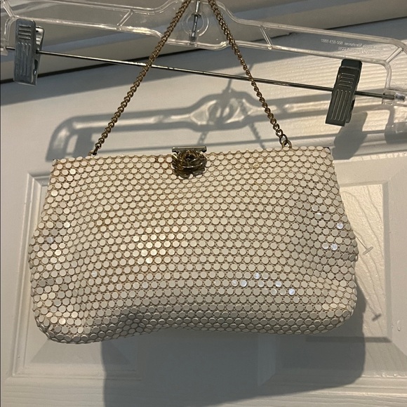 Elegant Cream Chain Shoulder Bag - Picture 2 of 5